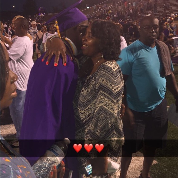 Profile Picture of Metra Weating (@piefaces1) on Poshmark