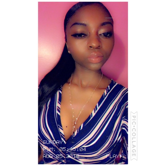 Profile Picture of Yeidi May (@yeidi_may) on Poshmark