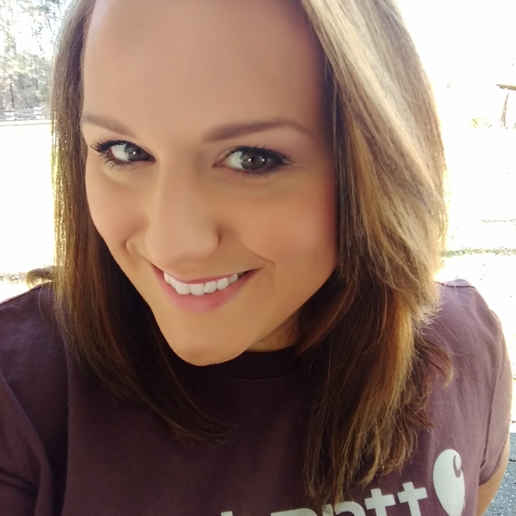 Profile Picture of Amelia Harmon (@arh0417) on Poshmark