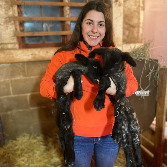 Profile Picture of Taylor Belfeuil (@tlynn2003) on Poshmark