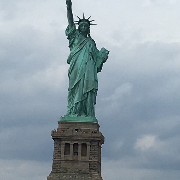 Profile Picture of Uursula Sarli (@usarli) on Poshmark