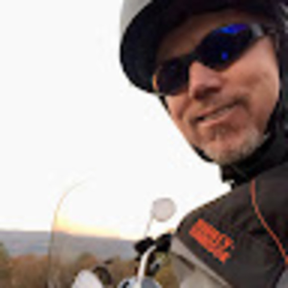 Profile Picture of Ned Saviski (@nsaviski) on Poshmark