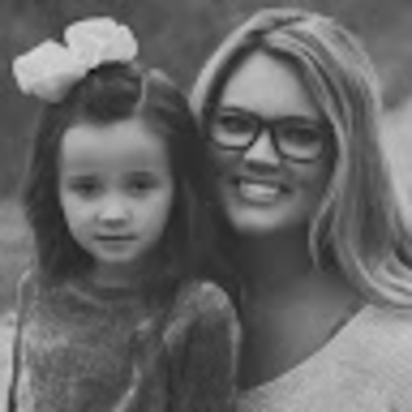 Profile Picture of Karleigh Garrett (@karleighgarr284) on Poshmark