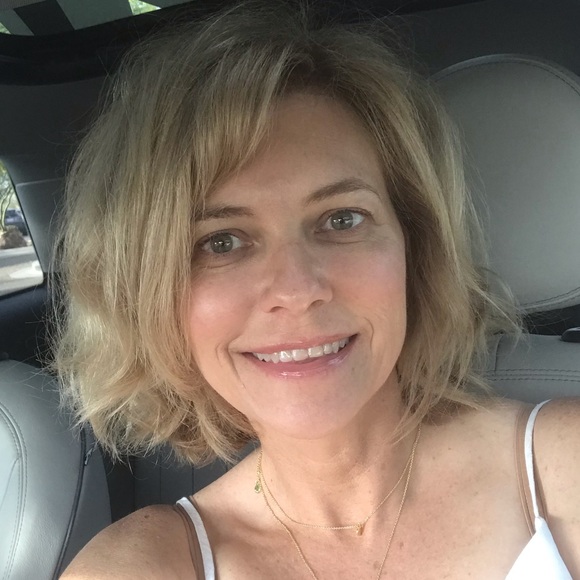 Profile Picture of Cyndi Barlay (@barlayc) on Poshmark