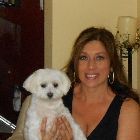 Profile Picture of Anne Rainha (@babiern93) on Poshmark