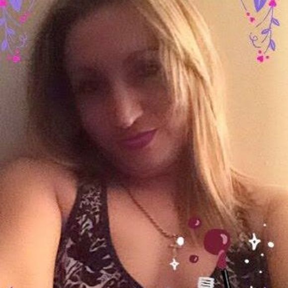 Profile Picture of April April (@aprilapril498) on Poshmark