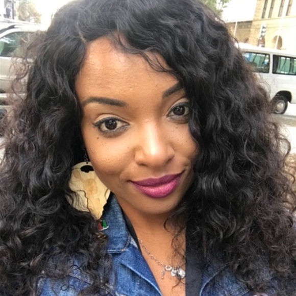 Profile Picture of Shawneequa Badger (@theneequa) on Poshmark