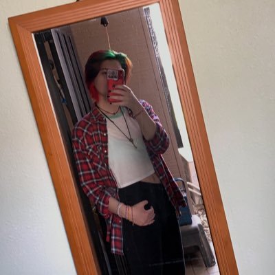 Profile Picture of Erika 🌹 (@jawdroppingluke) on Twitter