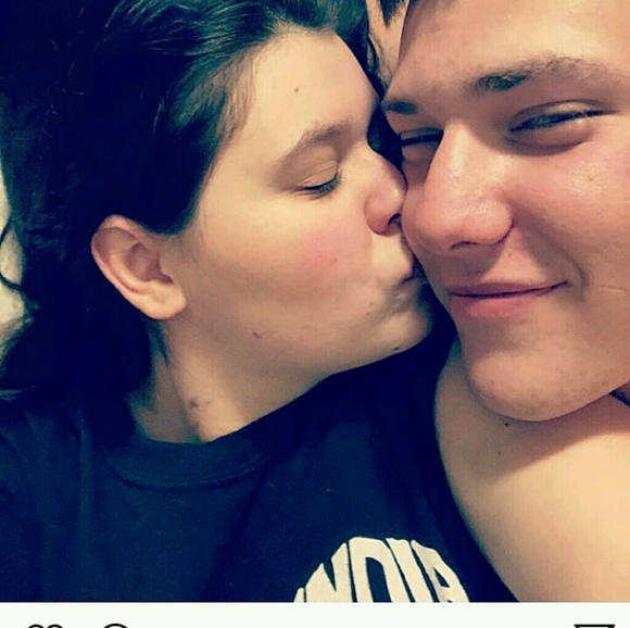 Profile Picture of Vanessa Bruzan (@vanessa_bruzan) on Poshmark