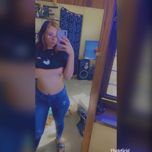 Profile Picture of Hannah Naboka (@hannahnaboka21) on Poshmark