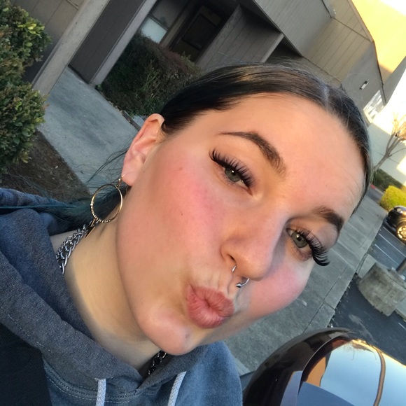 Profile Picture of Mehgan Oboyle (@mehganoboyle) on Poshmark