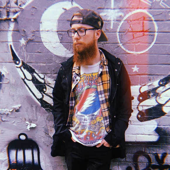 Profile Picture of Austin Barfield (@austinsells24) on Poshmark