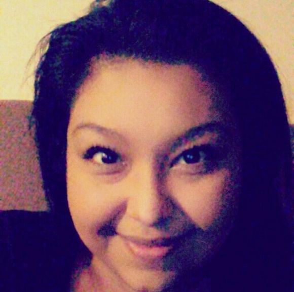 Profile Picture of Anabel Reveles (@arev30) on Poshmark