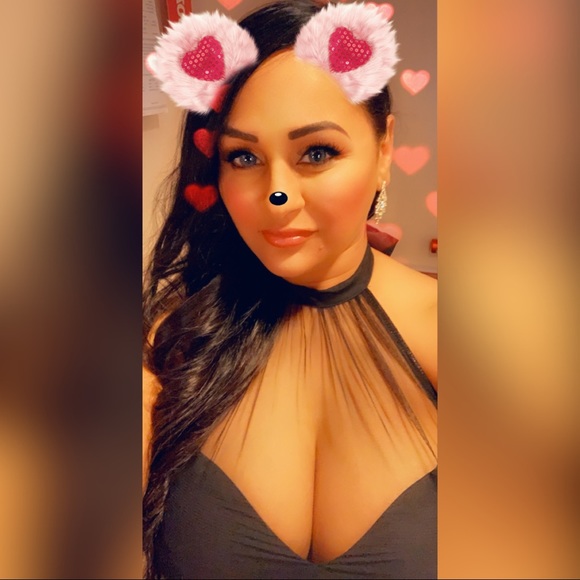 Profile Picture of Yesenia Lorenzo (@ylorenzo80) on Poshmark