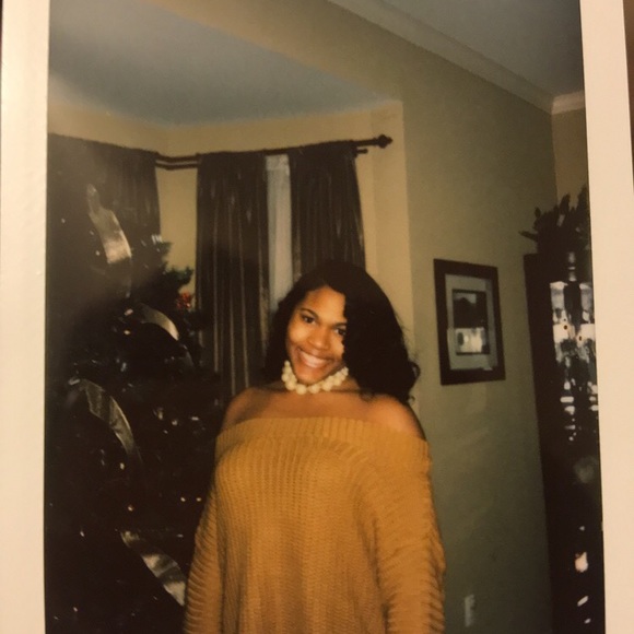 Profile Picture of Shayna Roberts (@shaynalynelle) on Poshmark