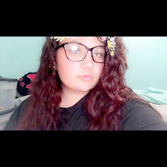 Profile Picture of Baylee Kingrey (@baylee_kingrey) on Poshmark