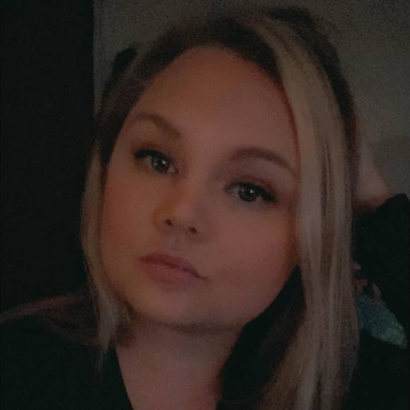 Profile Picture of Shannon Rubright (@srubright) on Poshmark