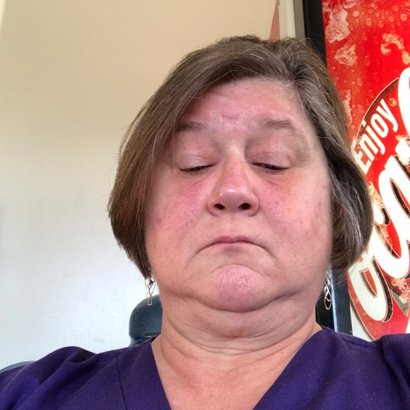 Profile Picture of Jonna Crigler (@jonnacrigler) on Poshmark