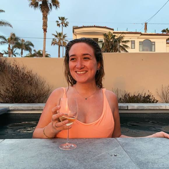 Profile Picture of Lily Ostler (@lilyannostler) on Poshmark