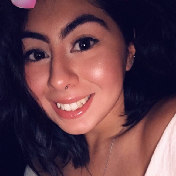 Alexis Meraz - Poshmark Profile Picture of Alexis Meraz (@meraz98) on Poshmark