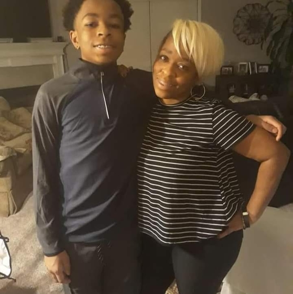 Profile Picture of Artesian Well (@artierziaturner) on Poshmark