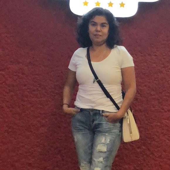 Profile Picture of Milly Perez (@millyp03) on Poshmark