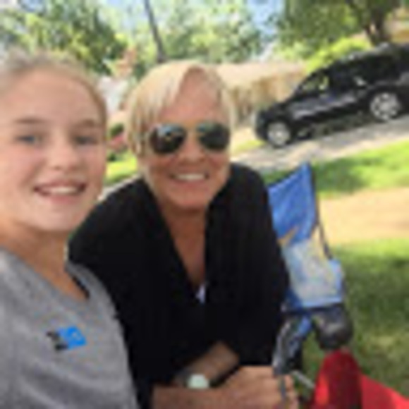 Profile Picture of Lynn Wilkinson (@lynnwilkinso916) on Poshmark