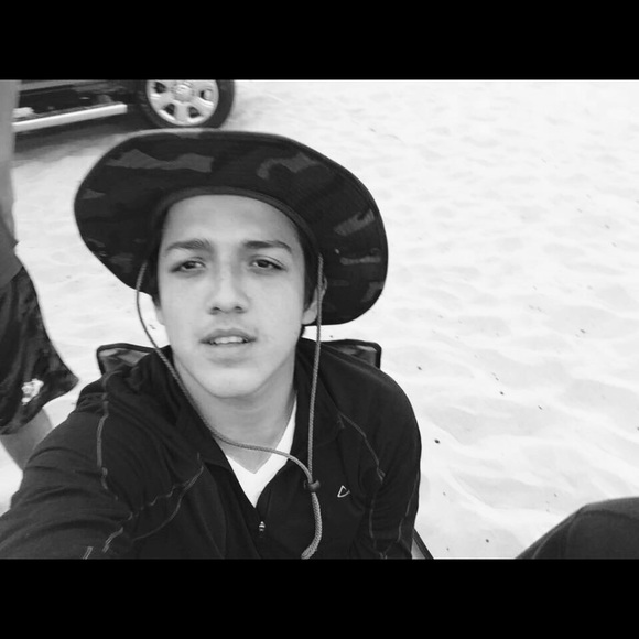 Cesar Patino - Poshmark Profile Picture of Cesar Patino (@ceez8) on Poshmark