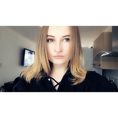 Profile Picture of Bobbie Brown 👯 (@BobbieAmber_) on Twitter
