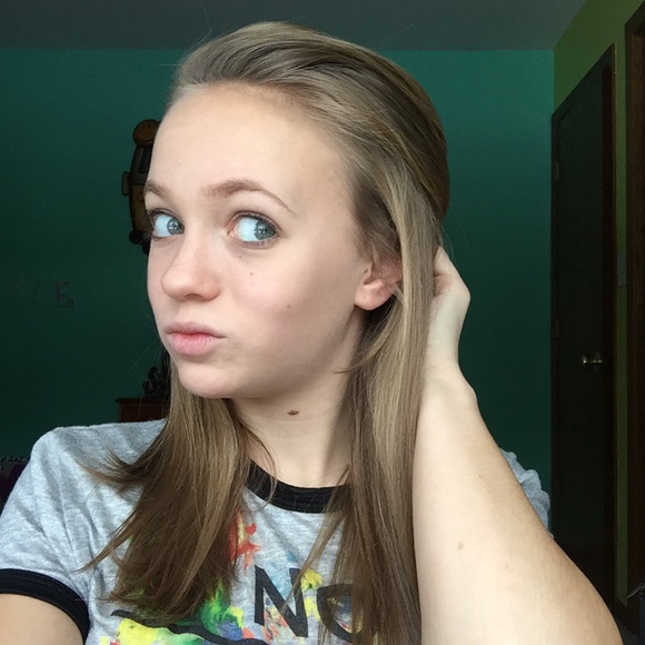 Profile Picture of Josie Schultz (@josephineann) on Poshmark