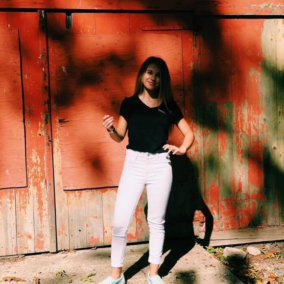 Profile Picture of Kamila Gregorian (@kamilagregorian) on Poshmark