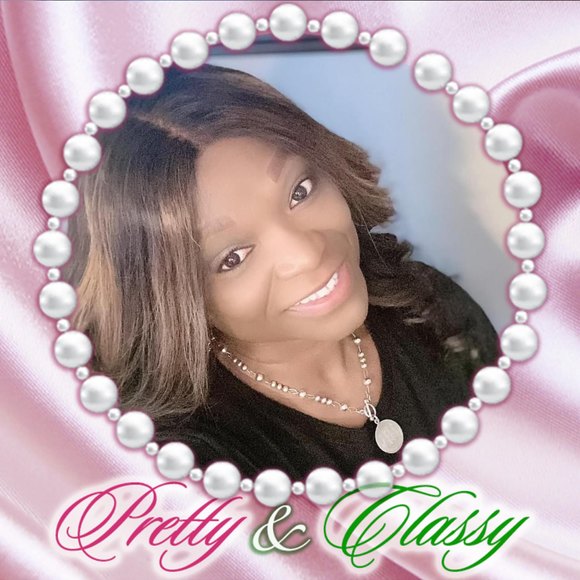 Profile Picture of Tonya Seaton-adams (@qessence08) on Poshmark