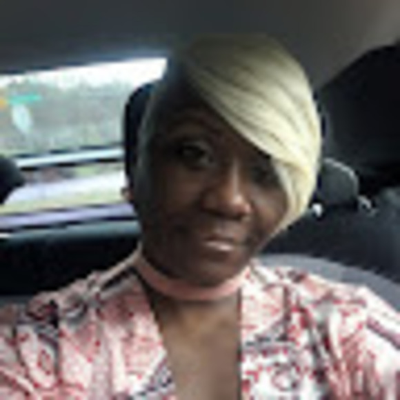 Profile Picture of Jerrie Goggins (@jerriegoggins) on Poshmark