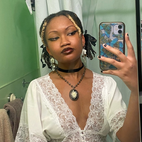 Profile Picture of Alexandra Douglas (@eclecticlex322) on Poshmark