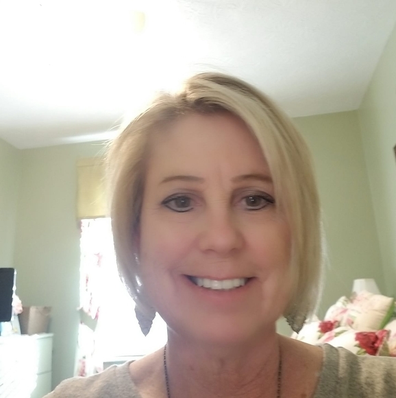 Profile Picture of Melody Oglesby (@rmjam) on Poshmark