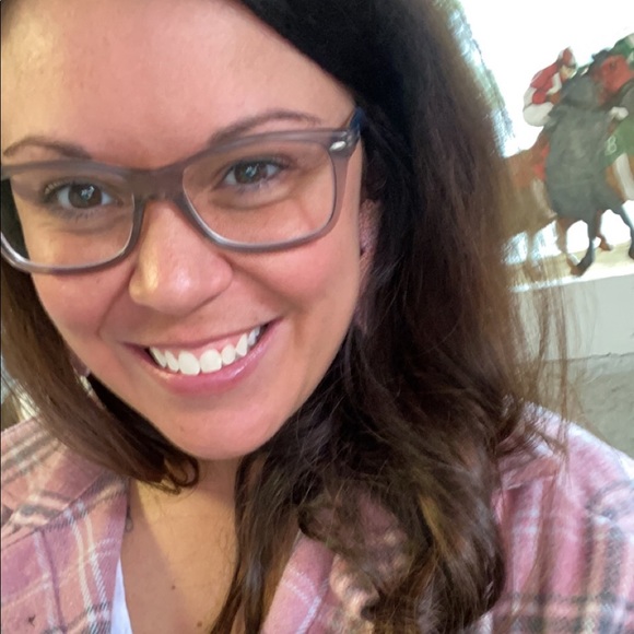 Cortney Coslow - Poshmark Profile Picture of Cortney Coslow (@cortneypowers09) on Poshmark