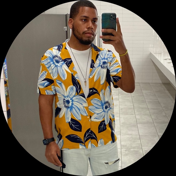 Profile Picture of Manuel Valentin (@emannyv93) on Poshmark