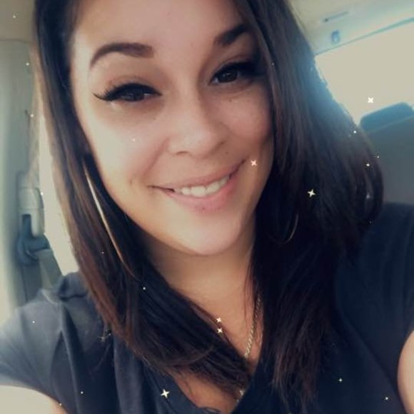 Profile Picture of Nicole Thuerwaechter (@nthuerwaechter) on Poshmark