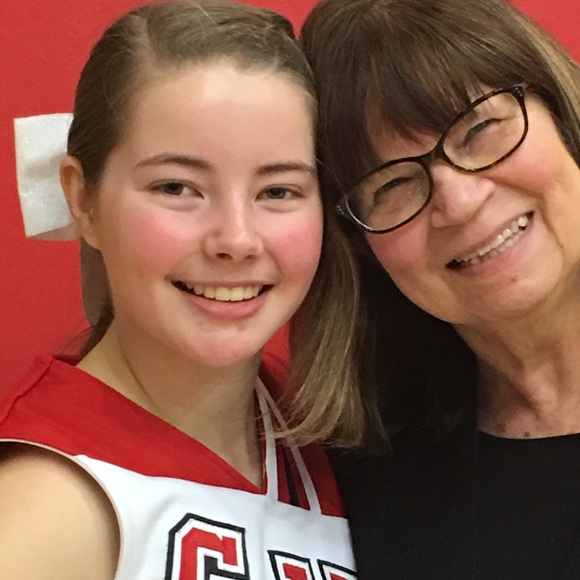 Profile Picture of Patty Huffman (@paintinglibra) on Poshmark