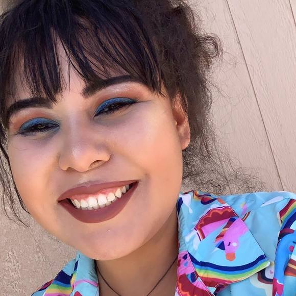 Profile Picture of Vivian Alvarado (@viv03293) on Poshmark