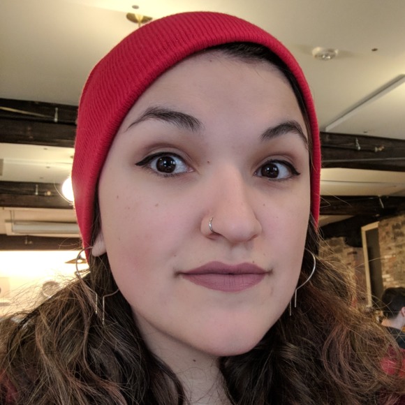 Profile Picture of Danielle Espinola-delmolino (@despolino) on Poshmark