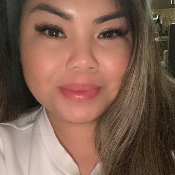 Profile Picture of Gian carla Pusung (@gpusung) on Poshmark