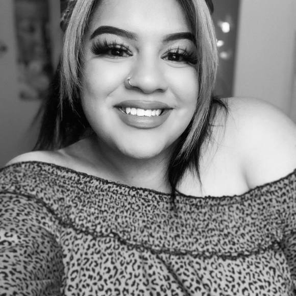 Paula Mejía - Poshmark Profile Picture of Paula Mejía (@mejia2447) on Poshmark