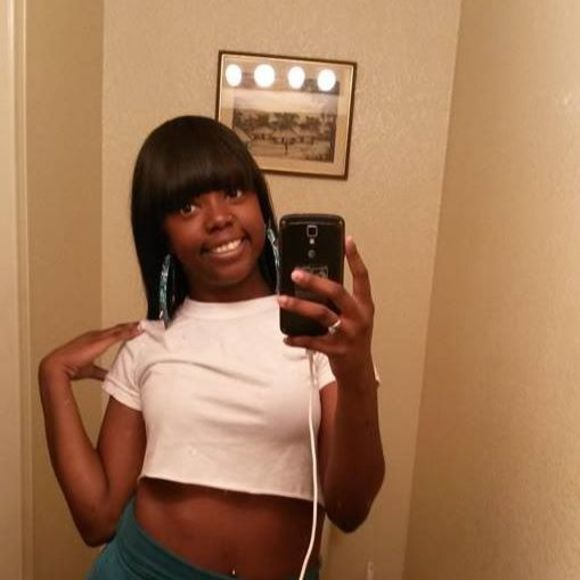 Profile Picture of Jenae Phillips (@jenae1994) on Poshmark