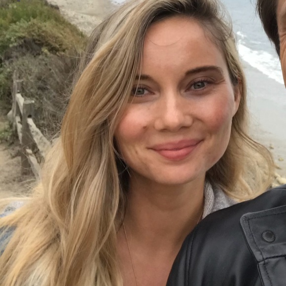 Profile Picture of Ashley Kaikkonen (@aricks88) on Poshmark