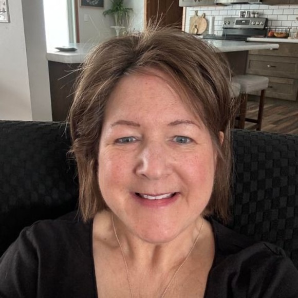 Profile Picture of Lori Yanish (@mlyanish315) on Poshmark