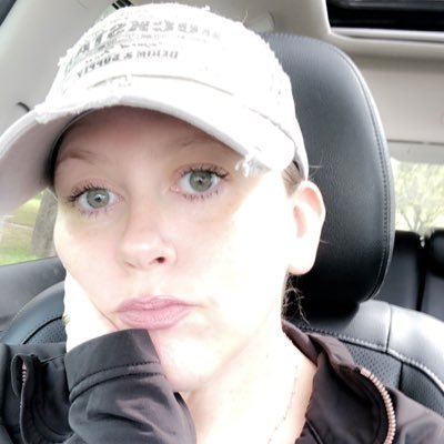 Profile Picture of Heidi Huff (@HHuff08) on Twitter