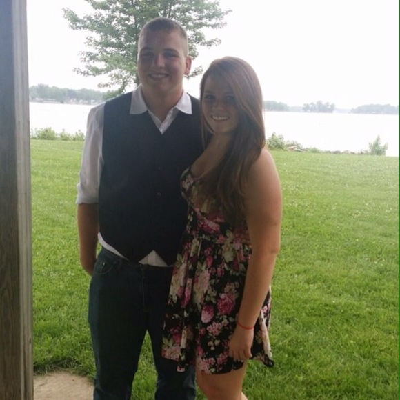 Megan Moraine - Poshmark Profile Picture of Megan Moraine (@meganmoraine) on Poshmark