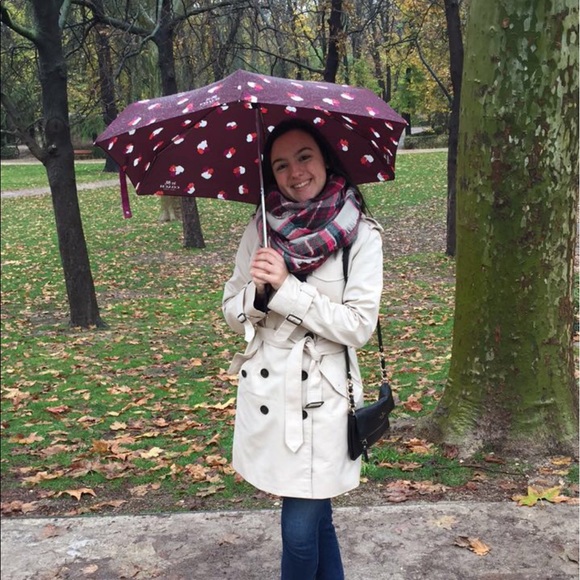 Profile Picture of Olivia Curcio (@oliviac9898) on Poshmark