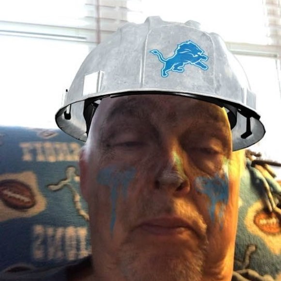 Profile Picture of Daniel Maxwell (@onedmaxwell) on Poshmark